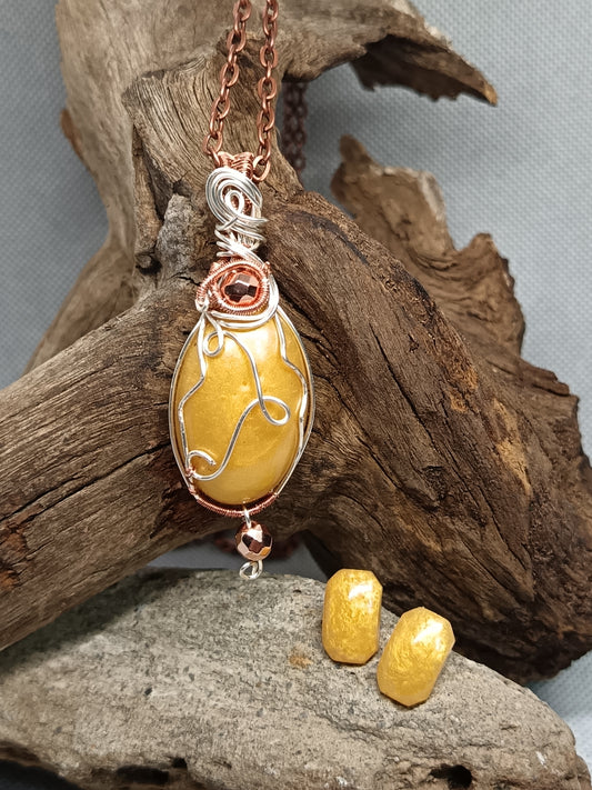 Golden Radiance Pendant Set